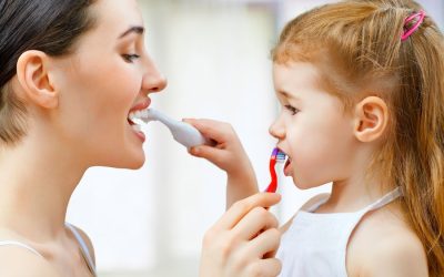 Come lavare i denti ai bambini: consigli utili per la salute orale